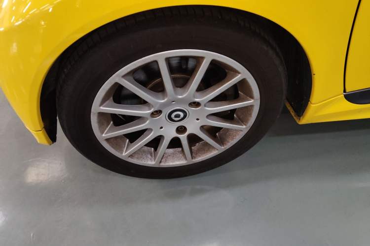 Used smart fortwo 2012 1.0 MHD Hardtop Comfort Edition Left Front Wheel Hub