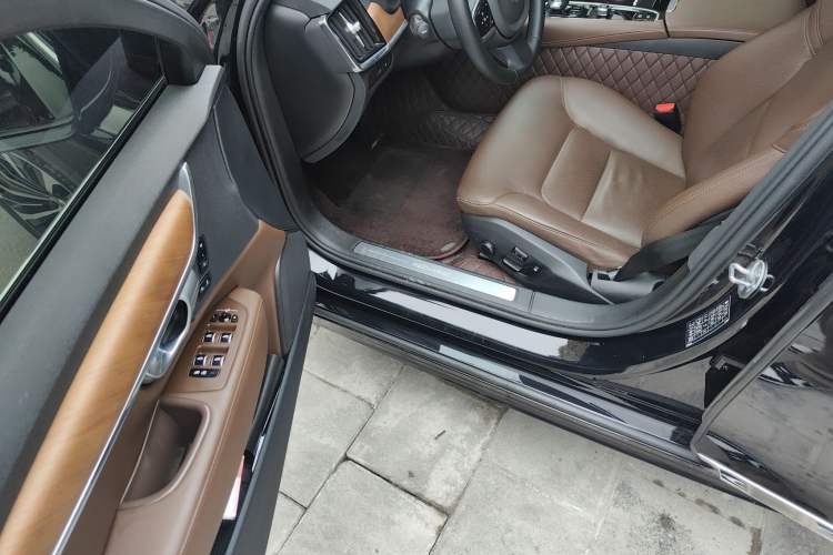 Used Volvo S90 New Energy 2023 T8 Plug-in Hybrid All-Wheel Drive Long-Range Zhiyi Luxury Edition Driver Seat