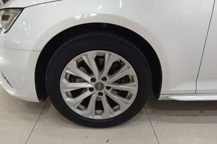 Used Audi A4L 2019 40 TFSI Ambition China VI
