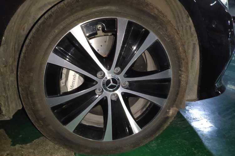 Used Mercedes-Benz E-Class New Energy 2021 E 350 e L Plug-in Hybrid Sedan Right Front Wheel Hub