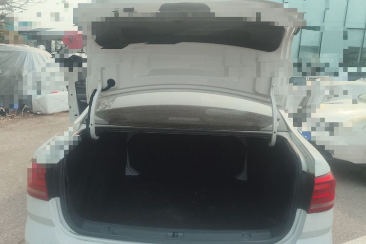 Used Volkswagen Lavida 2015 1.6L Automatic Comfort Edition Trunk