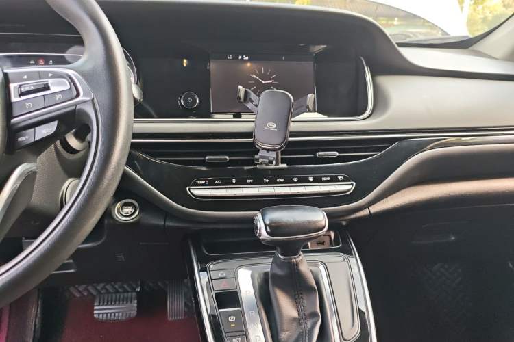 Used GAC Trumpchi M6 2021 270T DCT Luxury Edition (7 Seats) Audio And AC Panel