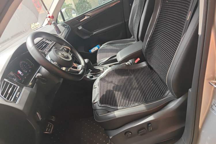 Used Volkswagen Tiguan L 2019 Restyled 330TSI Automatic Two-Wheel Drive R-Line Flagship Version China VI Standard