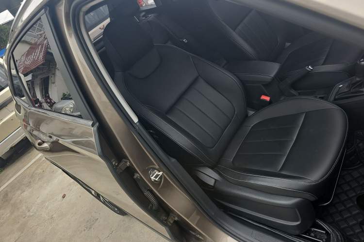 Used Skoda Kamiq 2020 1.5L Automatic Comfort Edition Right Front Seat