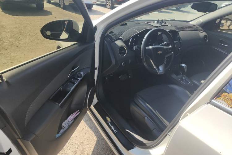 Used Chevrolet Cruze 2013 Hatchback 1.6T Automatic Flagship Model
