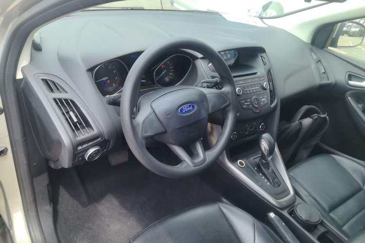 Used Ford Focus 2015 Hatchback 1.6L Automatic Comfort Model Center Console