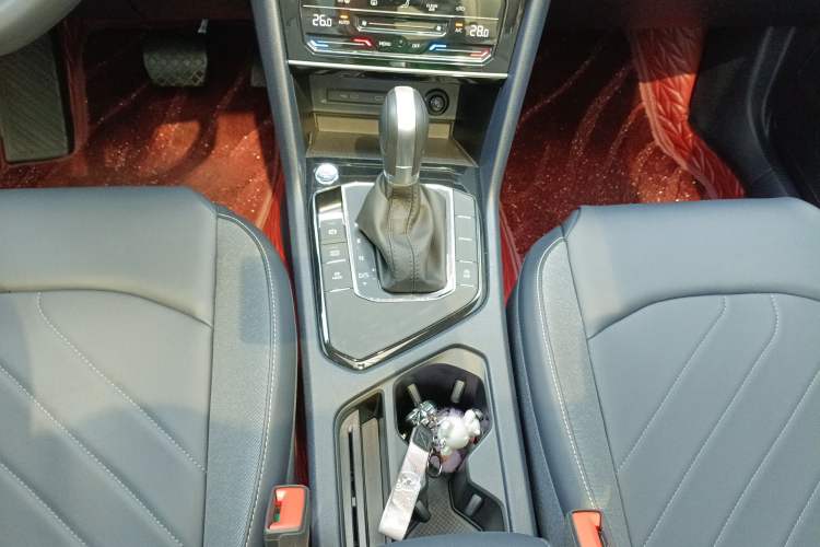 Used Volkswagen Tharu 2024 300TSI Two-Wheel-Drive Full Moon Edition Gear Lever