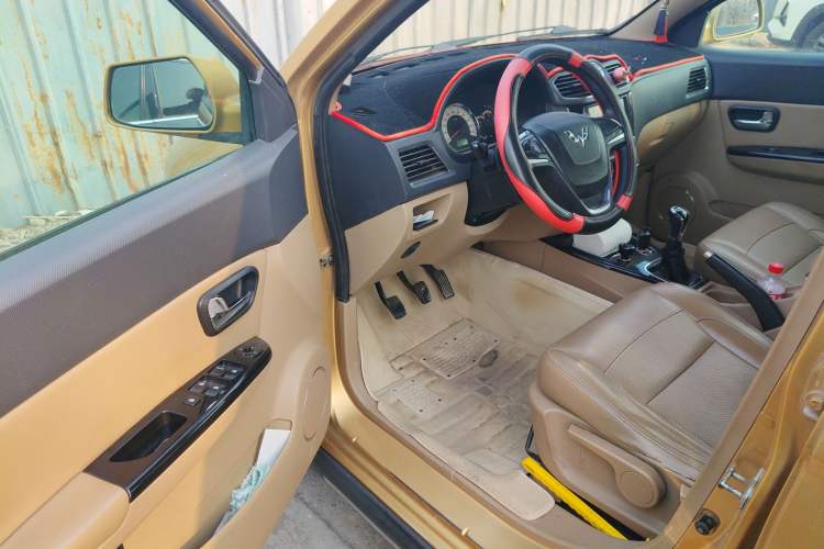 Used Wuling Hongguang 2014 1.5L S Luxury Model
