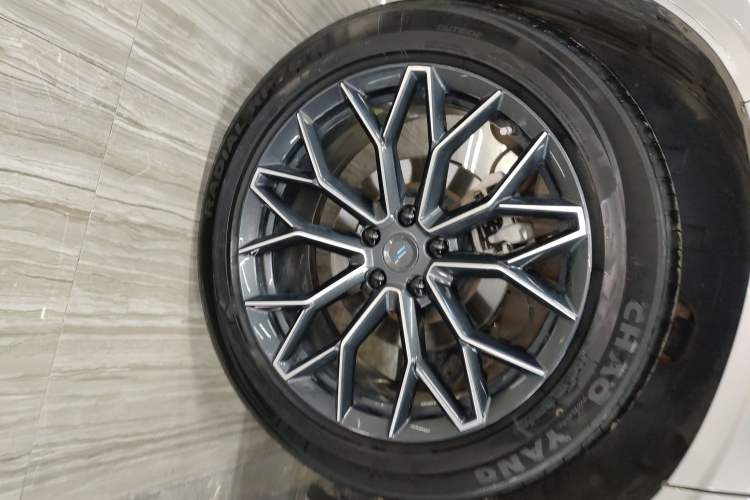 Used CHANGAN OSHAN Z6 2023 Blue Whale 1.5T DCT Smart Edition Right Rear Wheel Hub