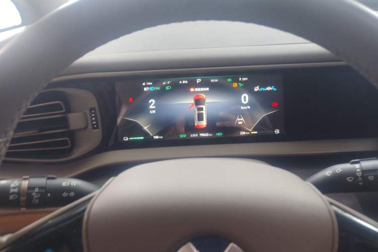 Used Denza D9 2022 DM-i 1040 Prestige Model