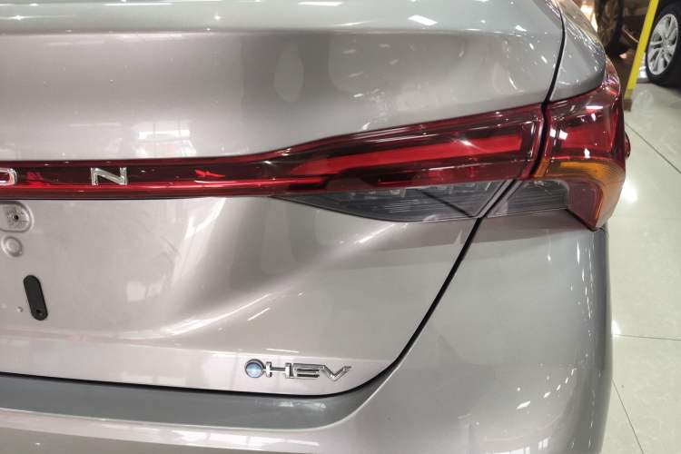 Used Toyota Avalon 2024 Dual-Motor 2.0L Premium Edition Right Rear Taillight