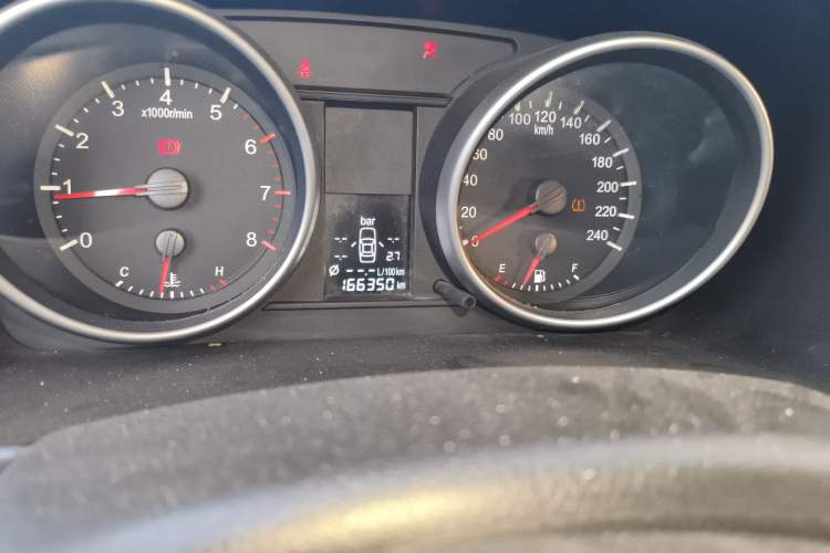 Used Haval H6 2012 1.5T Manual Two-Wheel Drive Elite Model Odometer Close Up