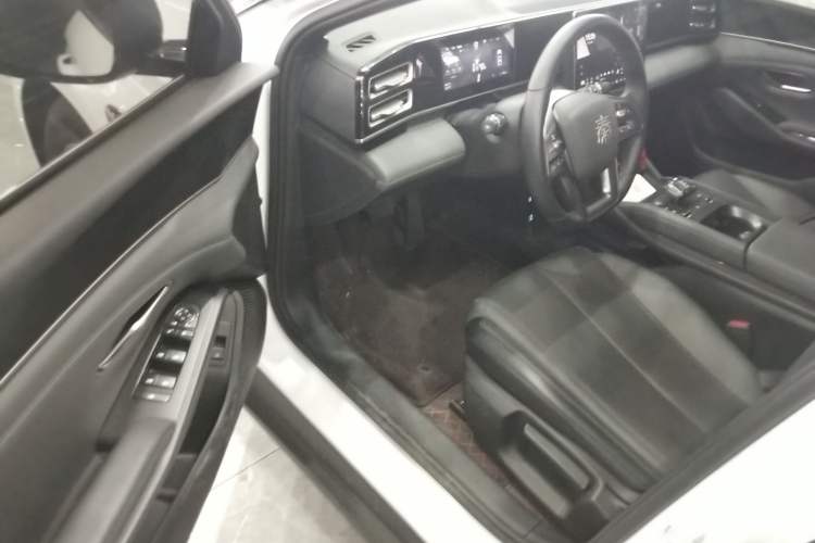 Used BYD Qin L 2025 DM-i Smart Drive 80KM Leading Model Driver Seat