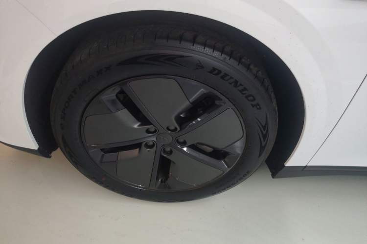 Used Li Auto i6 2025 Model Two-Wheel-Drive Standard Type
