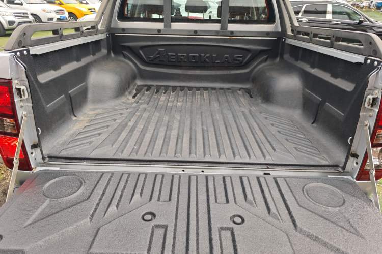 Used Isuzu D-MAX 2018 3.0T Two-Wheel Drive Automatic Elite Version 4JJ1-TC HI
