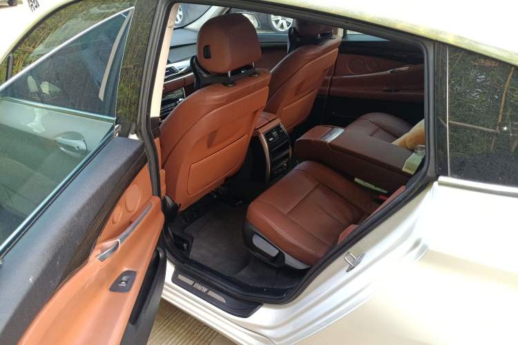 Used BMW 5 Series GT 2015 528i Leading Model
