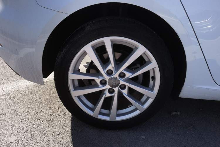 Used Audi A3 2020 Sportback 35 TFSI Ambition China VI Right Rear Wheel Hub
