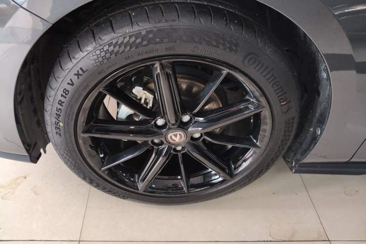 Used CHANGAN UNI-V 2022 1.5T Prestige Version Left Front Wheel Hub