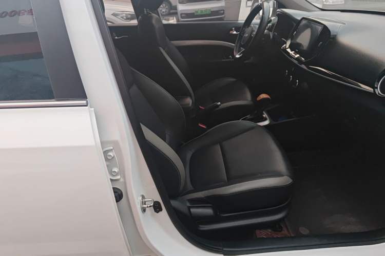 Used Kia kx1 Stonic 2021 1.4L CVT Fun Edition Right Front Seat