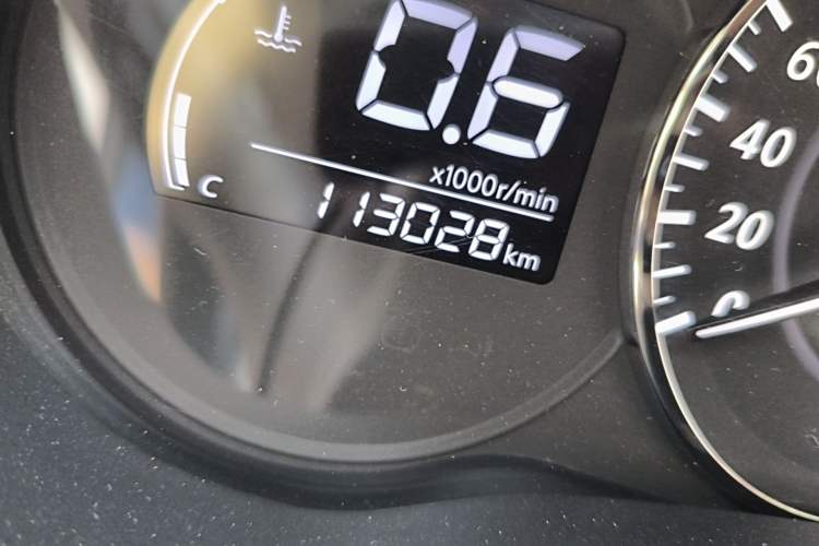 Used Venucia D60 2019 100 000 Glory 1.6L Entry Manual ChenShang Edition China VI Odometer Close Up