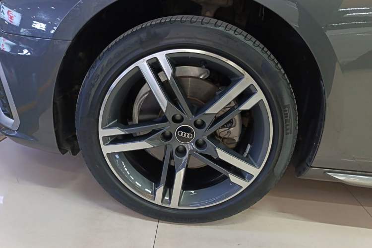 Used Audi A4L 2022 40 TFSI Fashion Dynamic Model Left Front Wheel Hub