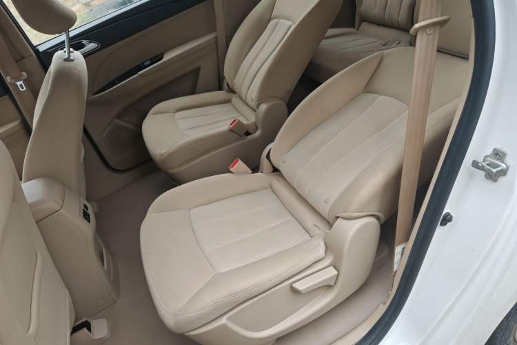 Used Wuling 730 2020 Commercial Vehicle 1.5L Manual Value Edition 7 Seats
