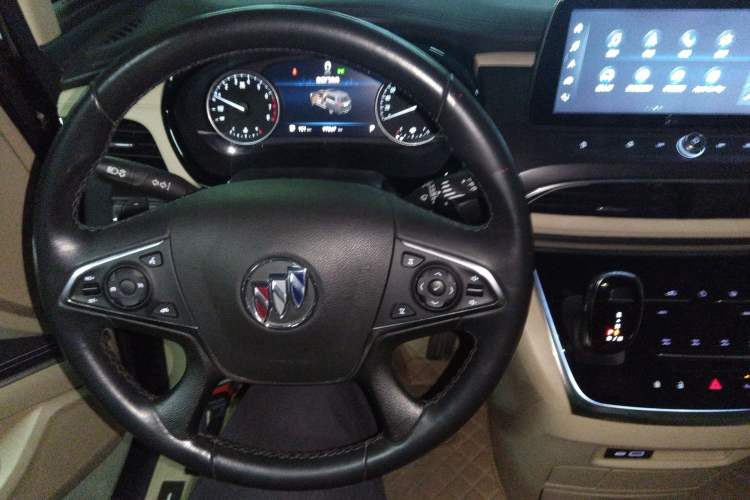 Used Buick GL8 2023 Land Executive Class Deluxe Model