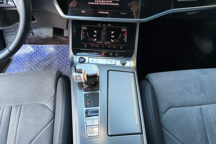 Used Audi A6L 2024 40 TFSI Luxury Dynamic Edition Gear Lever