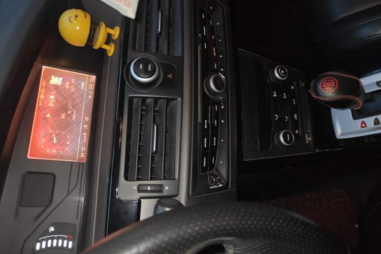 Used MG 6 2010 Hatchback 1.8T Automatic Elite Edition Audio And AC Panel