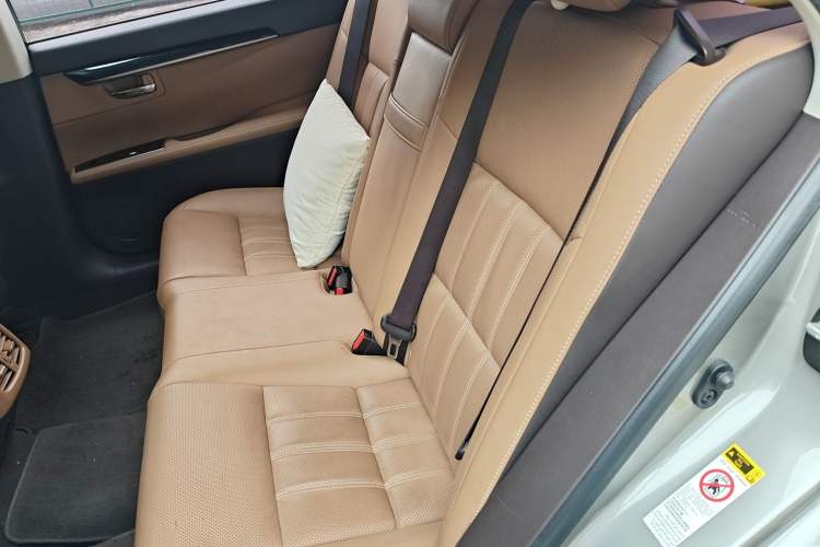 Used Lexus ES 2015 200 Elite Edition Left Rear Seat