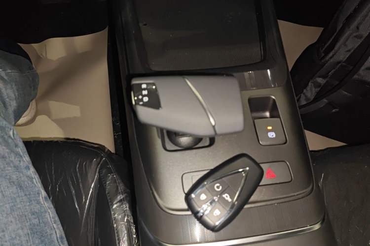 Used CHANGAN Eado 2025 Blue Whale 1.5T 500Bar Prestige Model
