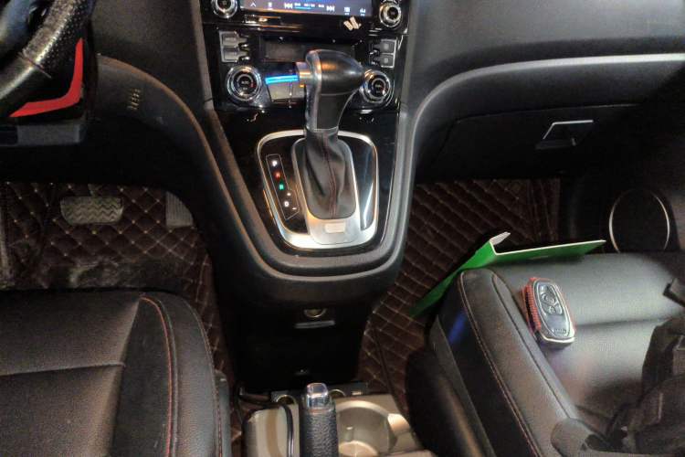 Used Haval H6 2016 Upgraded Model 1.5T Automatic Two-Wheel Drive Elite Version
