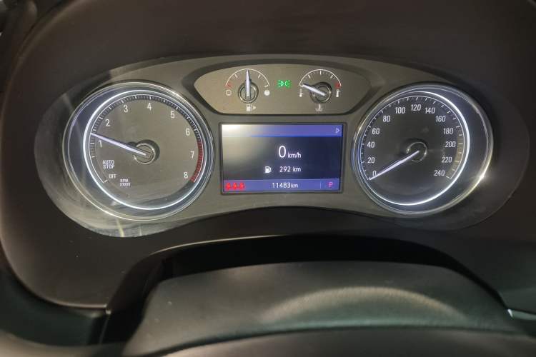 Used Buick LaCrosse 2021 652T Luxury Model Odometer Close Up