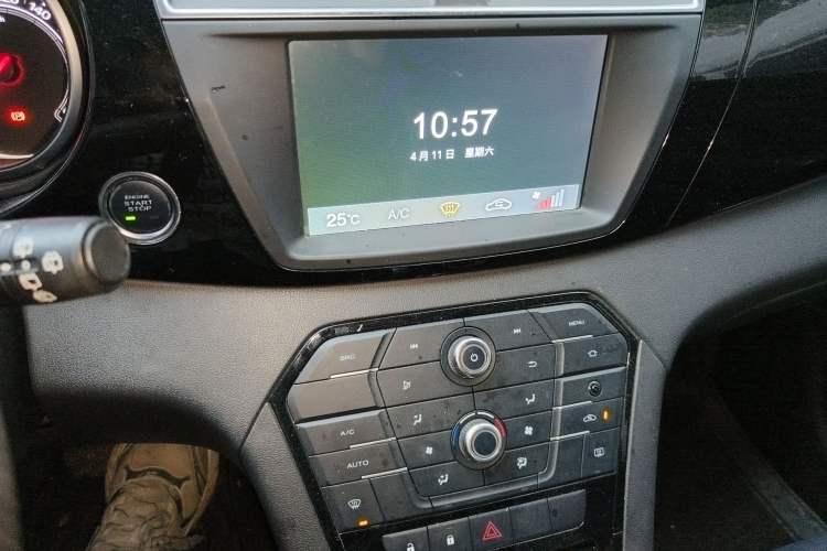 Used MG GS 2016 1.5TGI TST Luxury Edition Audio And AC Panel