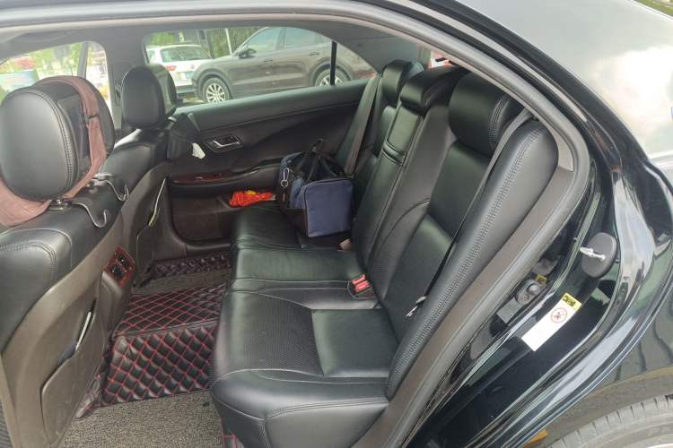 Used Toyota Crown 2011 2.5L Royal Special Edition with Leather and Sunroof Left Rear Seat