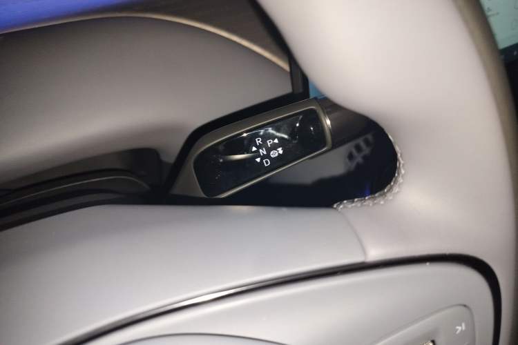 Used XPeng G7 2025 Model—702 Ultra Long Range Gear Lever