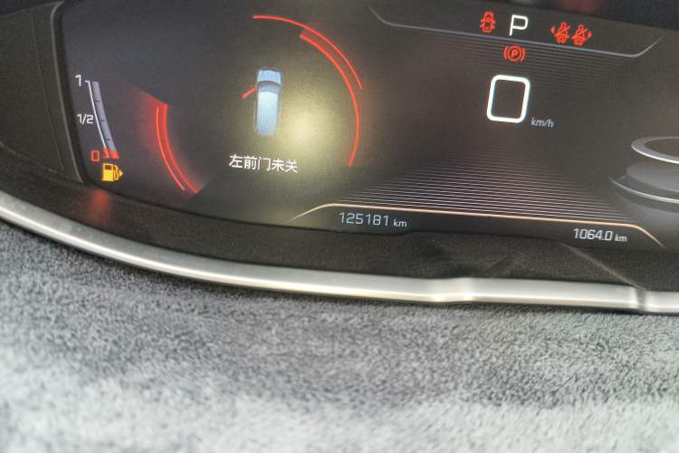 Used Peugeot 5008 2017 380THP 7-Seater Elite Edition Odometer Close Up