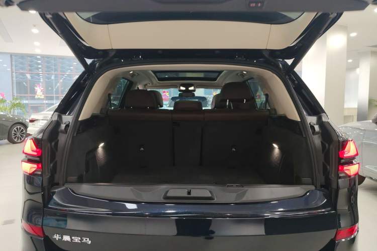 Used BMW X5 2023 xDrive 30Li Luxury M Sport Night Edition Package Trunk