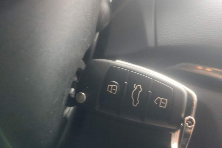 Used Audi A3 2020 Limousine 35 TFSI Fashion Edition China VI Emission Standard Vehicle Key