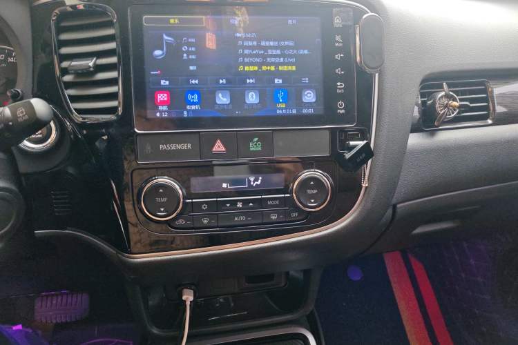 Used Mitsubishi Outlander 2018 2.0L Two-Wheel Drive Glory Edition 5 Seats Audio And AC Panel