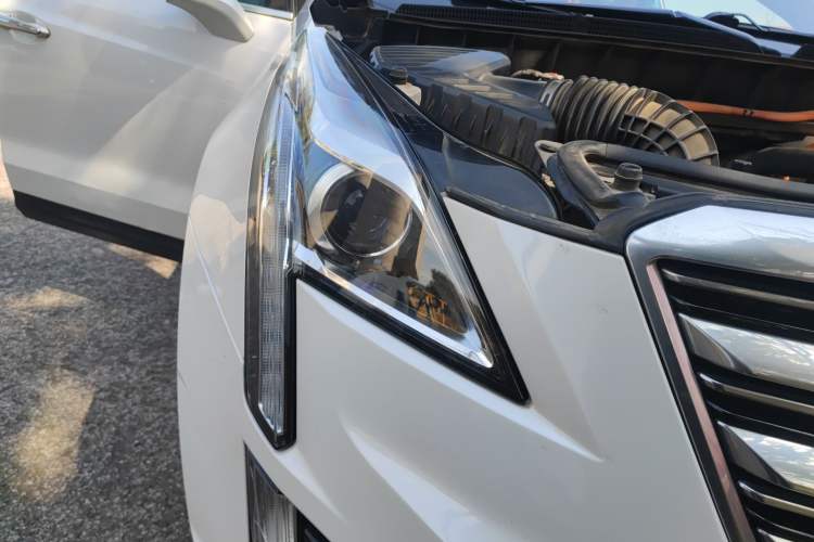 Used Cadillac XT5 2018 28E Four-Wheel Drive Tech Version