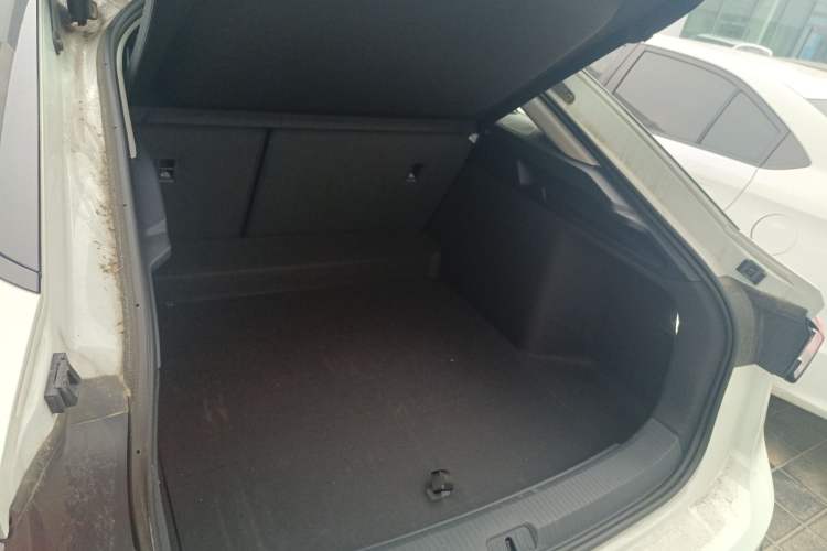 Used Volkswagen ID.7 VIZZION 2024 AIR model Trunk