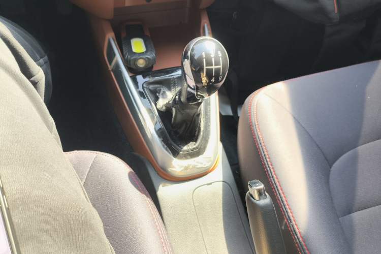 Used Geely Auto Diamond 2017 1.5L Manual Value-Added Model Gear Lever