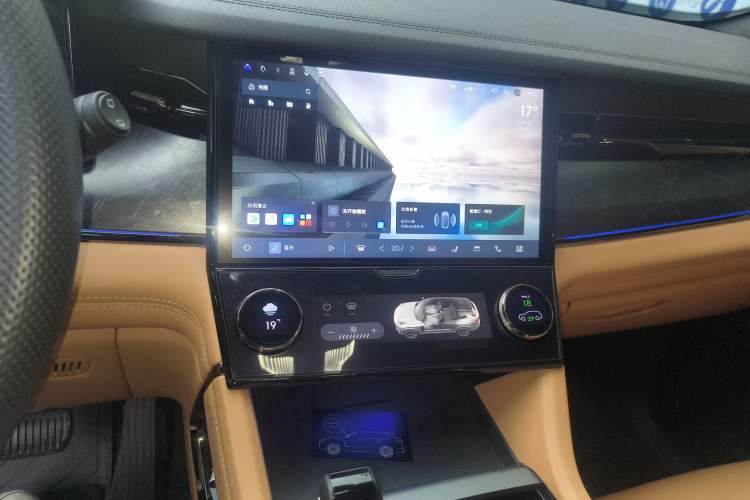 Used Lynk & Co 09 2021 2.0T Halo Seven-Seater
