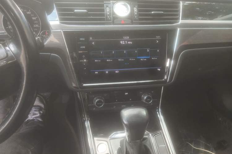 Used Volkswagen Phideon 2016 380TSI Two-Wheel-Drive Luxury Edition
