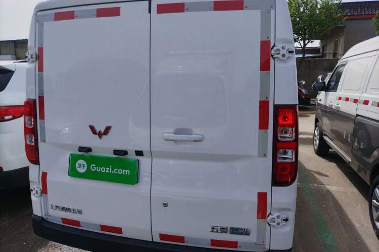 Used Wuling Yangguang 2024 300km Comfort Version with Sealed Windows 75kW
