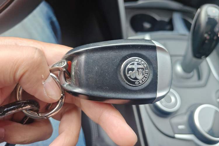 Used Alfa Romeo Giulia 2017 2.0T 280HP Luxury Edition Vehicle Key