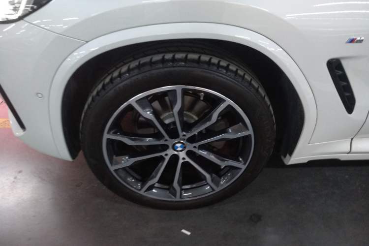 Used BMW X3 2023 xDrive30i Leading Model M Night Edition Package Left Front Wheel Hub