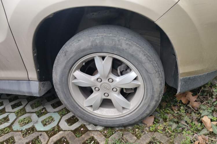 Used BYD S6 2014 2.0L Manual Luxury 5-Seater
