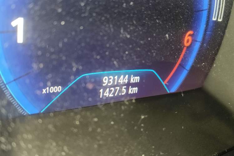 Used Renault Koleos 2017 2.0L Two-Wheel Drive Luxury Edition Odometer Close Up